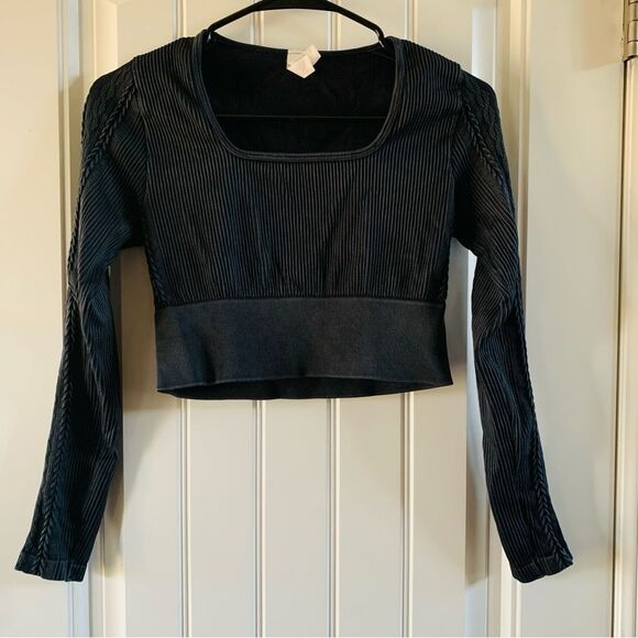 aerie Tops - Aerie Offline Black Sidewalk Seamless Ribbed Long Sleeve Cropped Top | Medium